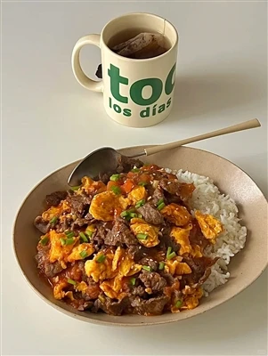 Пікантна яловичина з помідорами та яєчним рисом 🍅🥩🥚|Затишний будній комфорт