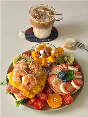 Яскраве бранч 🥪🍤🍓|Барвисте та ситне ранкове свято